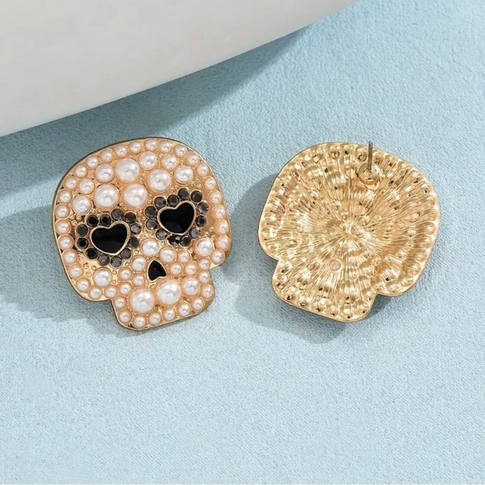 NWT Skull Stud Earrings - Picture 2 of 4